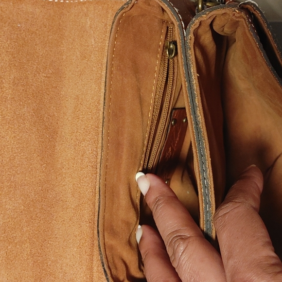 Patricia Nash Crossbody 8×9 used great condition - Picture 6 of 7